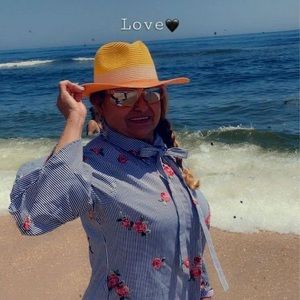 Meet your Posher, Nora